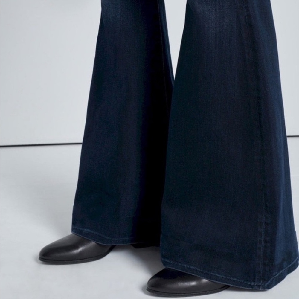7 for All Mankind Megaflare dark wash jeans - Picture 2 of 9